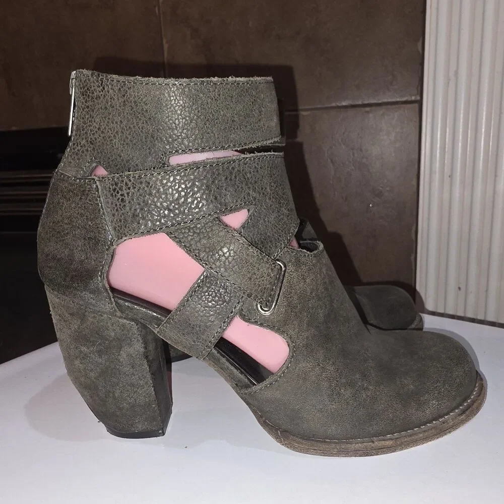 LD TUTTLE 8.5 US Gray Distressed Zipper Heels Boho Brutalist Boho Ankle Booties